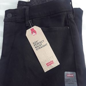 Womens NWT Black Levi's 8 short straight leg